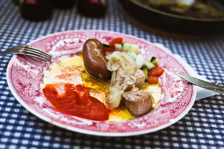 Onion tuna with sweet pepper jam